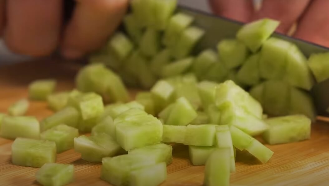 Gazpacho soup recipe chop cucumber