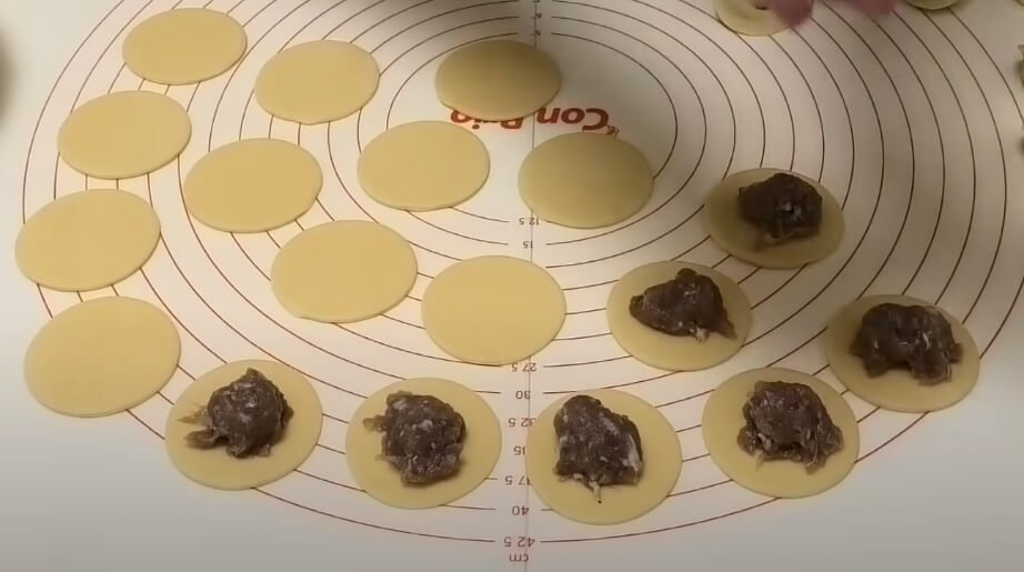 Classic Dumpling Recipe place filling