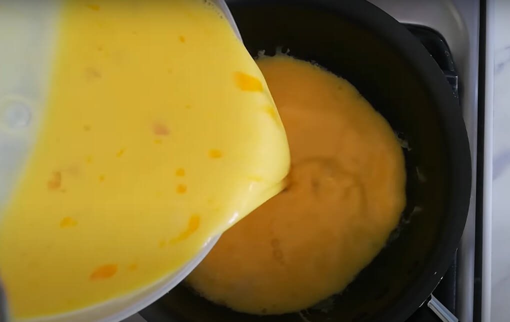 Classic Omelette Recipe pour mixture