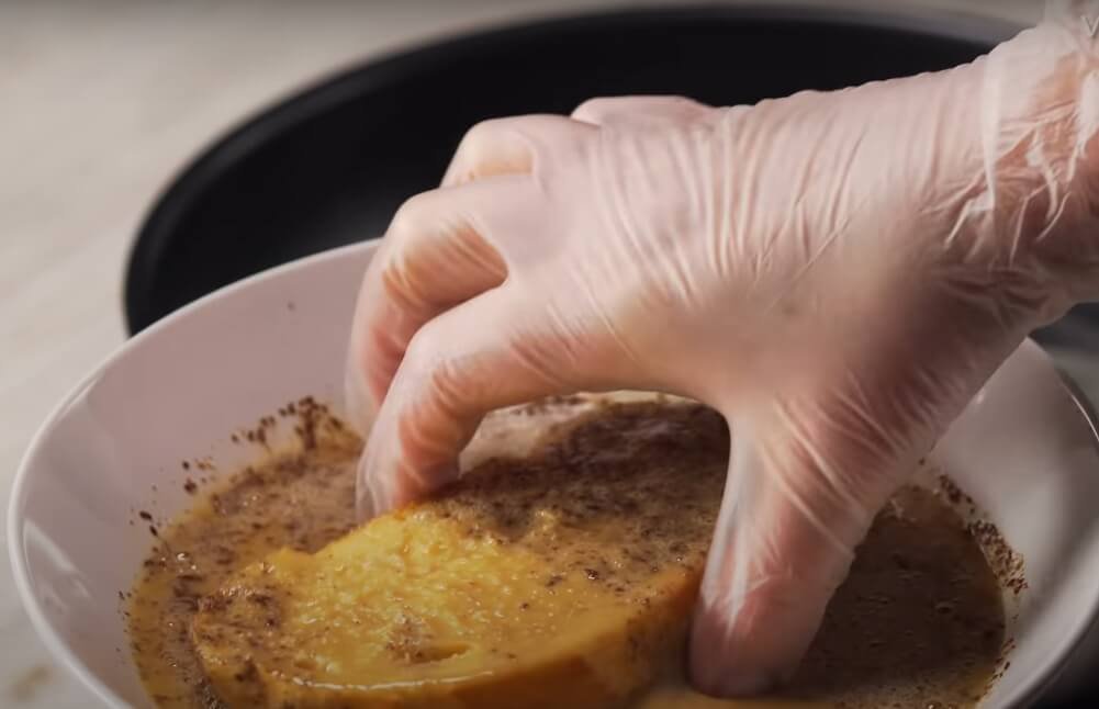 French Toast recipe dip bread into mixture