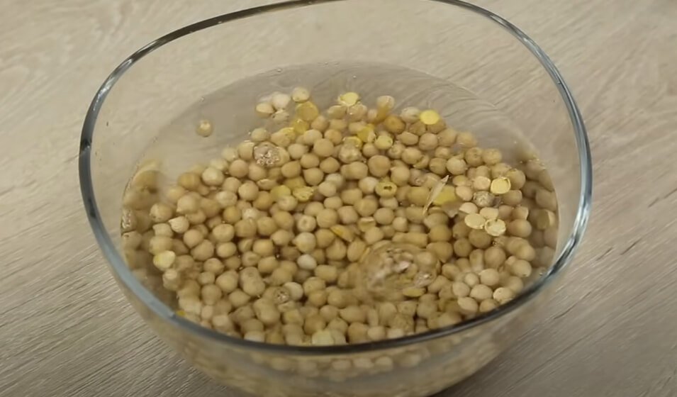 Hummus recipe soak dry chickpeas in water