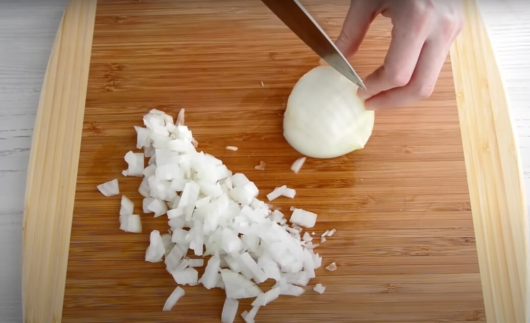 Spaghetti Bolognese recipe chop onion