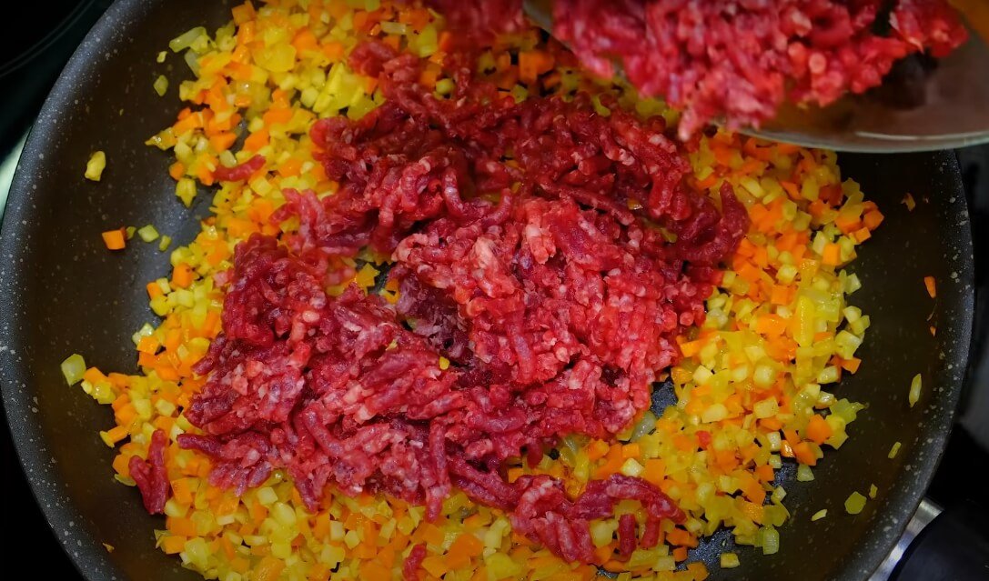 Spaghetti Bolognese recipe add beef