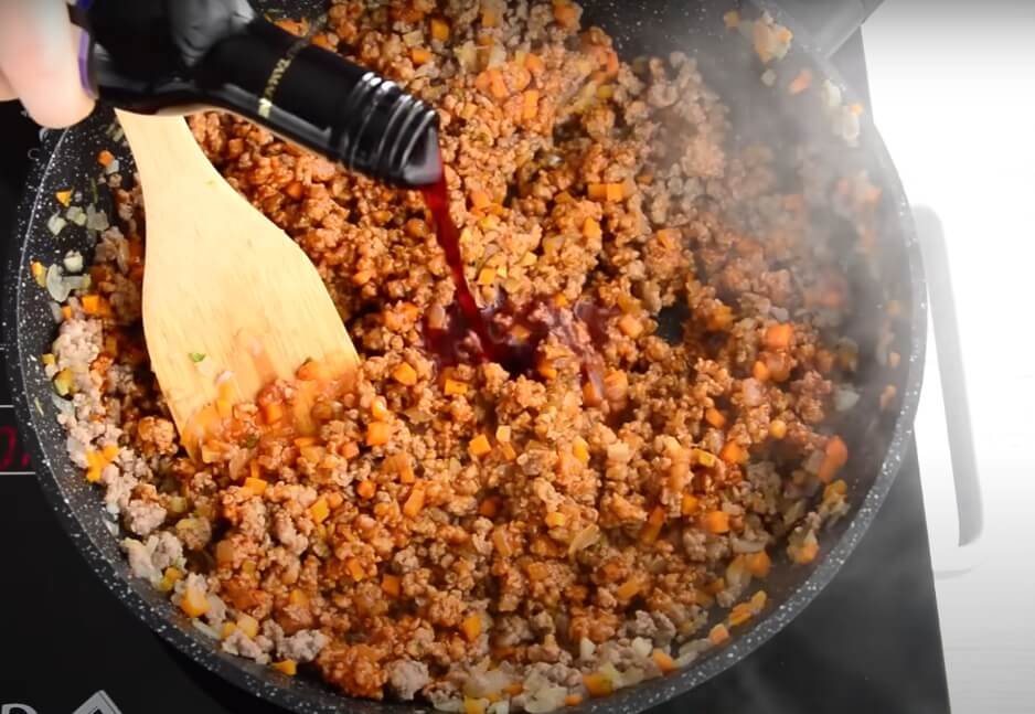 Spaghetti Bolognese recipe add wine