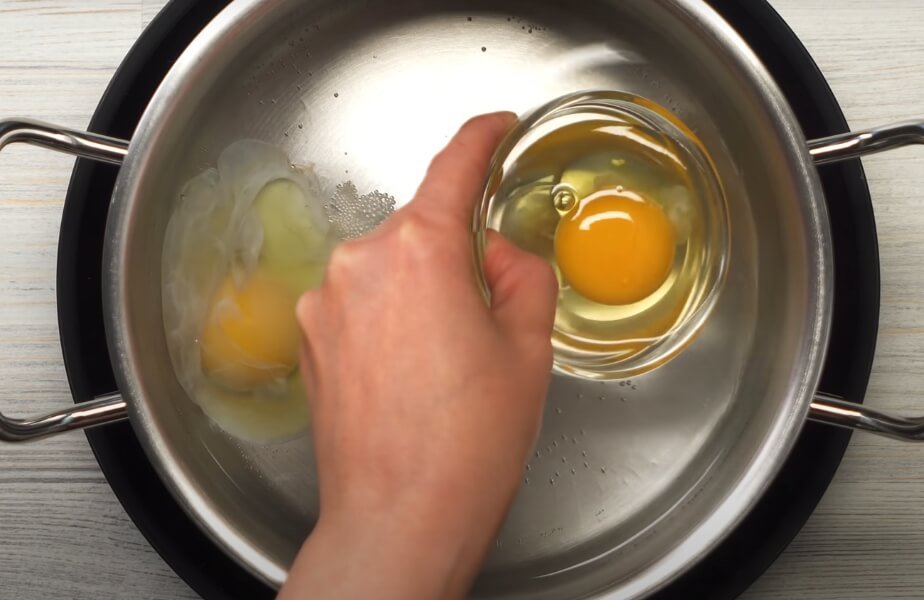 Eggs Benedict recipe boil eggs