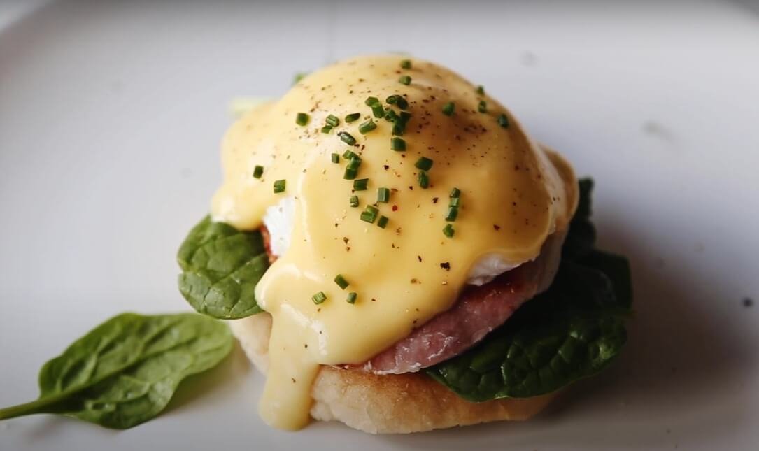Eggs Benedict recipe serve